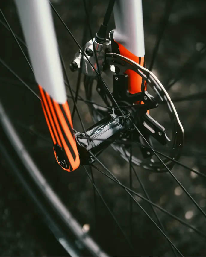 A closeup photo of an Aluto bicycle's hub.
